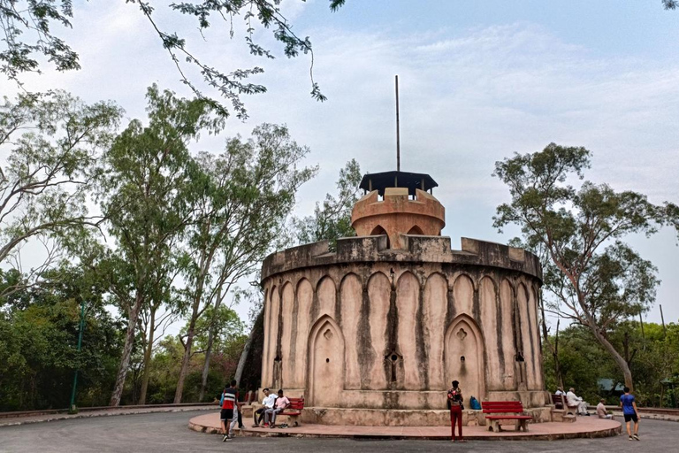 Delhi: Northern Ridge Walk with Tibetan Colony Tour