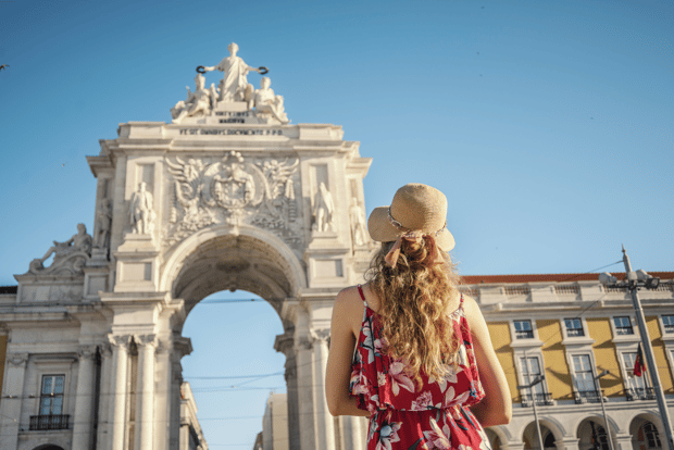 Tour privato Lisbona a piedi: dal Chiado all'Alfama, guida in olandese.