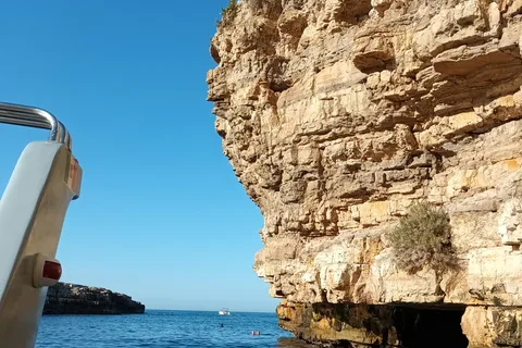 Polignano a Mare: Boat Tour in the Caves with Aperitif