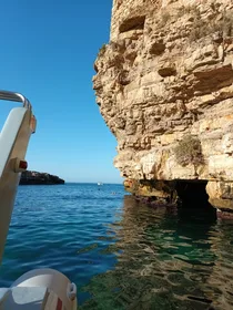 Polignano a Mare: Bootstour in den Grotten mit Aperitif