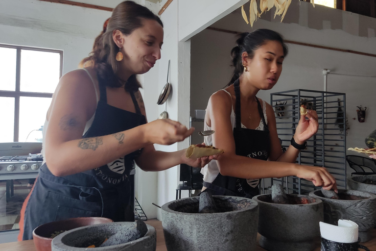 Prepara un Mole Oaxaqueño por una Cocinera Tradicional.