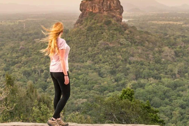 Sigiriya: Pidurangala Rock Sunrise or Sunset Photo Tour