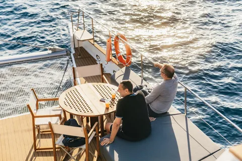 Marsella: Velada Sunset & Cena en Maxi Catamarán - Archipiélago de Frioul
