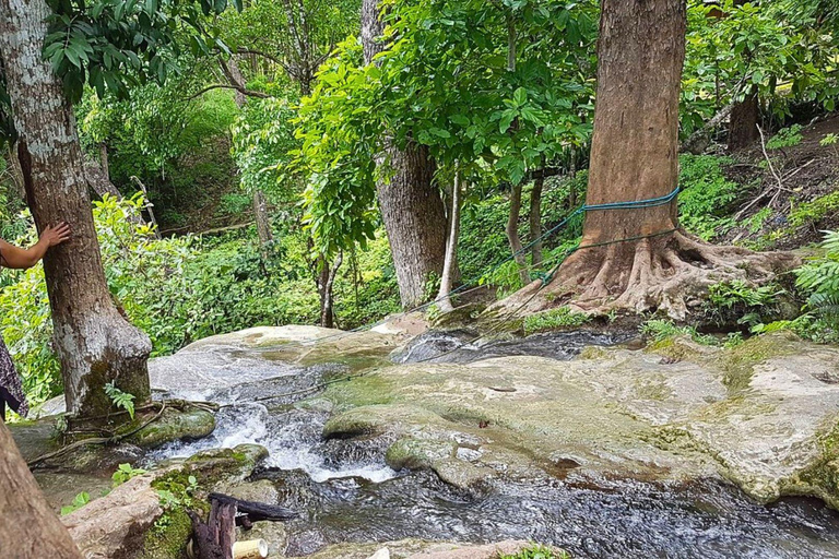 Geniet van de Sticky Waterval & Chet Si Fontein Nationaal Park