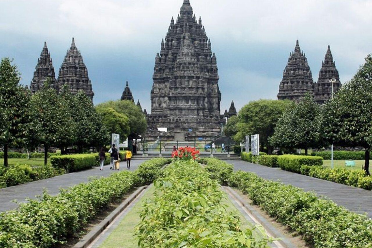 Yogyakarta: Borobudur climb-up guarantee & Prambanan temple Sharing: Borobudur climb-up guarantee & Prambanan temple