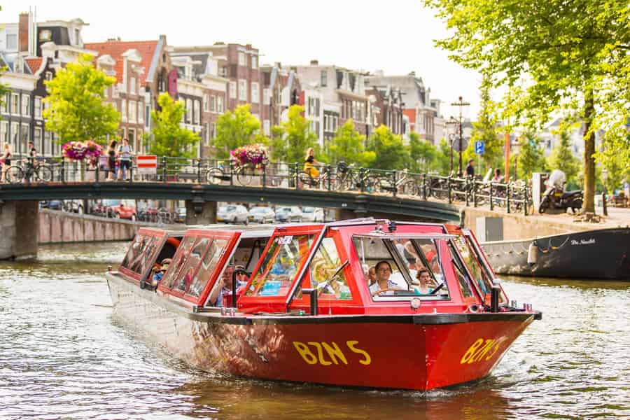 Amsterdam: Hop-On/Hop-Off-Boot. Foto: GetYourGuide Amsterdam: Hop-On/Hop-Off-Boot. Foto: GetYourGuide