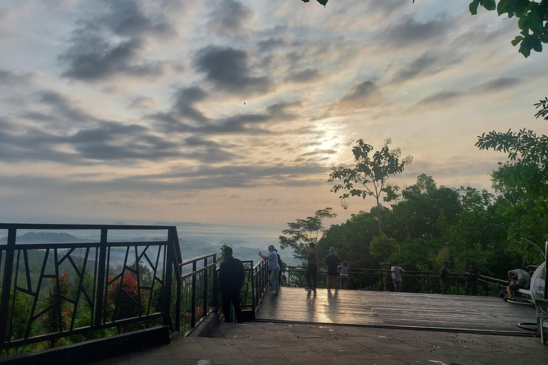 Yogyakarta: Soluppgång vid Borobudur Halvdagstur med upphämtning