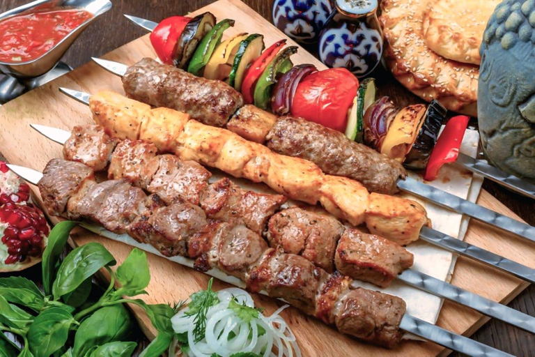 巴库：粉红湖、糖果山和贝什巴马格山之旅