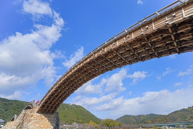 Da Kyoto o Osaka: tour di 2 giorni di Hiroshima e MiyajimaPiano hotel 4 stelle da Osaka /2-3 persone/ 1 camera (doppia)