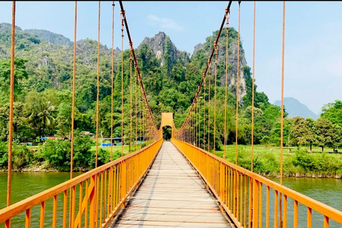 Vangvieng met grotkajak &amp; Ziplinedeelnemen aan tour