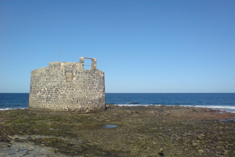 Las Palmas Exploring: Walking Guided City Adventure Las Palmas: Walking Guided Exploring Tour Adventure 1.5h