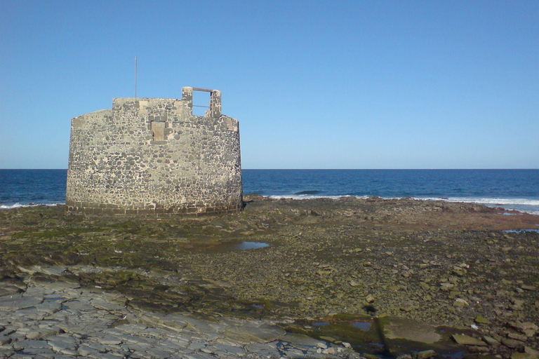 Las Palmas Exploring: Walking Guided City Adventure Las Palmas: Walking Guided Exploring Tour Adventure 1.5h