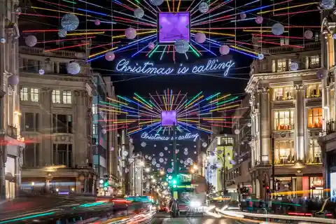 London: Christmas Lights Private Taxi Tour
