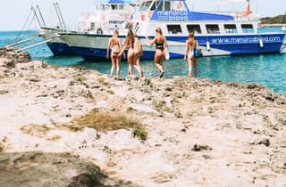 Minorca: gita in barca tra calette e spiagge con paella opzionale