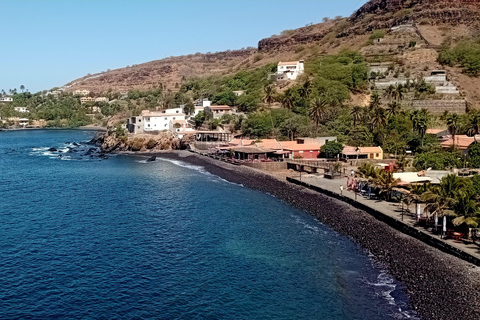 From Praia: Guided tour of Praia, Rua d'Arte & Cidade Velha. Private: Guided tour of Praia, Rua d'Arte & Cidade Velha.