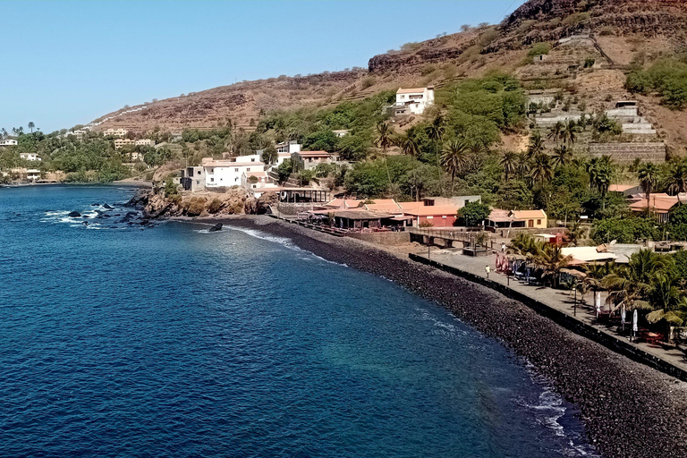 From Praia: Guided tour of Praia, Rua d'Arte & Cidade Velha. Private: Guided tour of Praia, Rua d'Arte & Cidade Velha.