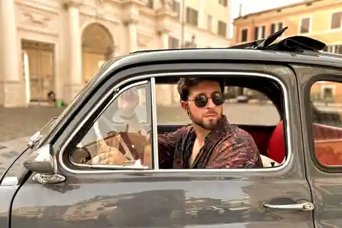 Rome: Fiat 500 private tour with a roman