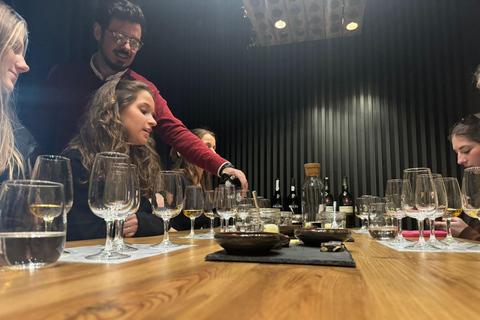 Porto: Degustazione guidata del vino Porto con ParingsPorto: Degustazione guidata di 5 vini di Porto con degustazioni