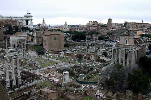 Rome: Self guided tour with app Colosseum and Roman forum Rome: Audio guide self tour Colosseum and Roman forum