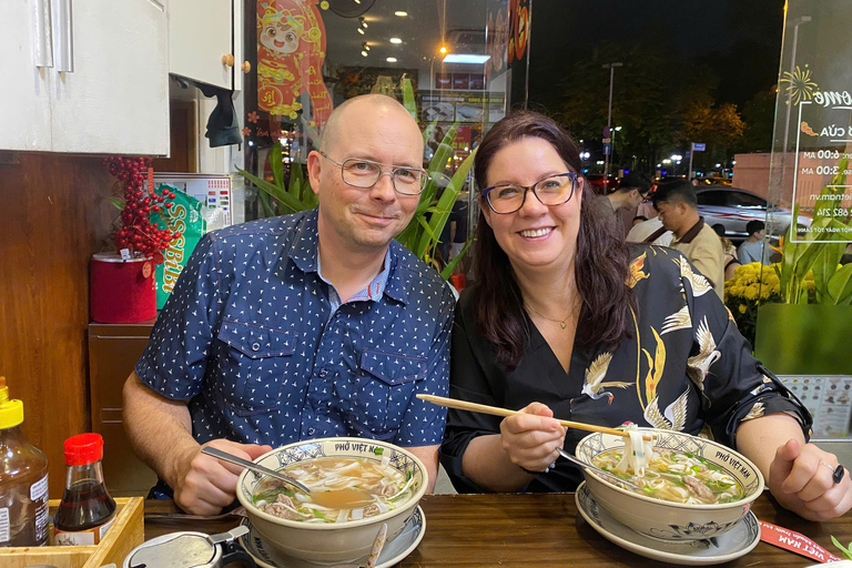 Ho Chi Minh City: Michelin Food Tour with Live Music Group Tour (Spanish)