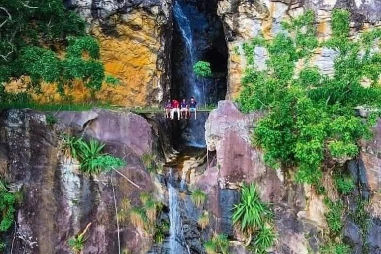 Kandy: Temple of Tooth, Train Ride, & Cave Waterfall Tour