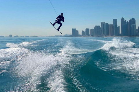 Doha: Exklusives Wakeboard-Abenteuer in Katar