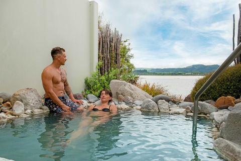 Rotorua : Piscine privée avec vue sur le lac