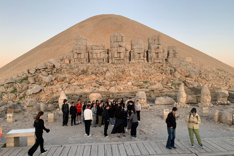 Da Istanbul: Göbekli Tepe e Monte Nemrut Tour di 2 giorniDa Istanbul: tour giornaliero di Göbekli Tepe e Şanlıurfa