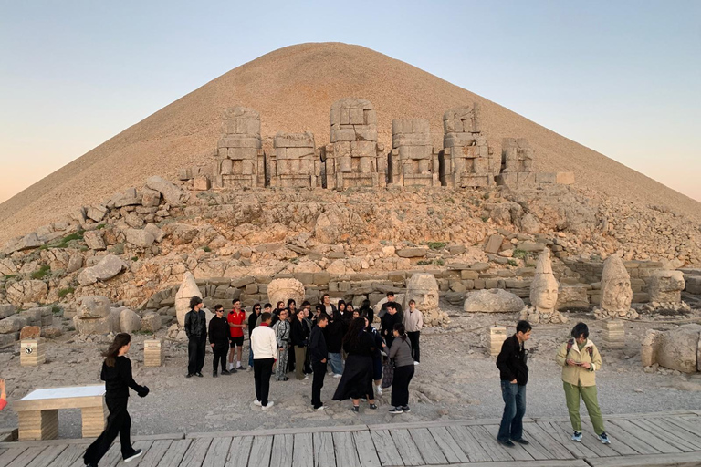 Da Istanbul: Göbekli Tepe e Monte Nemrut Tour di 2 giorniDa Istanbul: tour giornaliero di Göbekli Tepe e Şanlıurfa