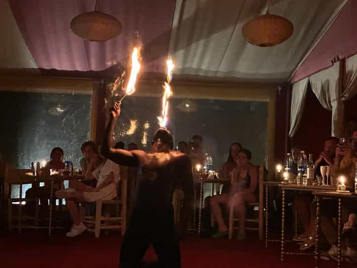 Marrakech : Dîner-spectacle à 3 plats dans le désert d'Agafay et accès à la piscine - bivouac