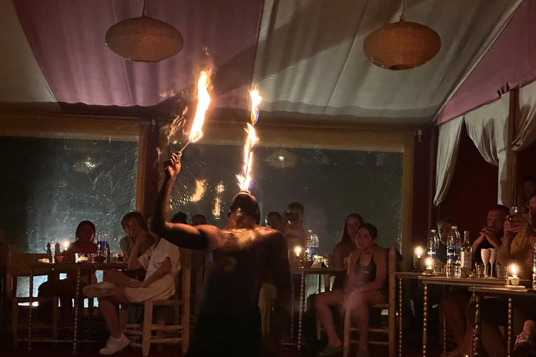 Dîner sous les étoiles du désert d'Agafay avec spectacle et accès à la piscineDîner sous les étoiles du désert d'Agafay avec spectacle