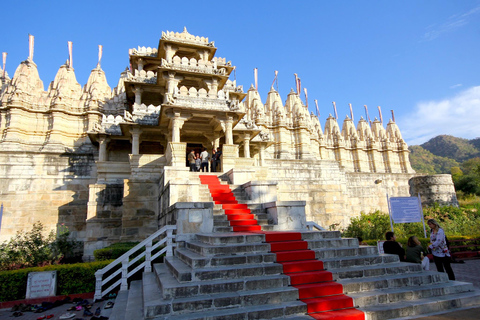 Excursão de um dia a partir de Udaipur : Forte de Kumbhalgarh e Templo de RanakpurViagem de 1 dia a Udaipur para Kumbhalgarh e Templo de Ranakpur com Guia