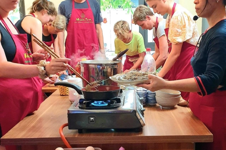 Hue : Kochkurs mit einheimischer Familie und Marktbesuch