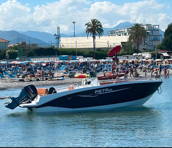 Palermo: Gedeelde boottocht met snack en snorkelen