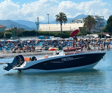 Palermo : Excursión compartida en barco con merienda y snorkel