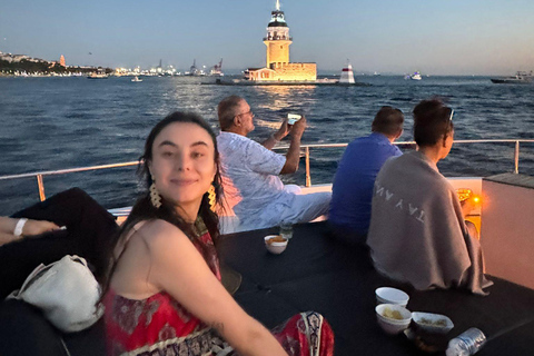 Istanbul: Bosphorus Sunset Cruise with Snacks and Wine Istanbul: Bosphorus Sunset Cruise without Wine