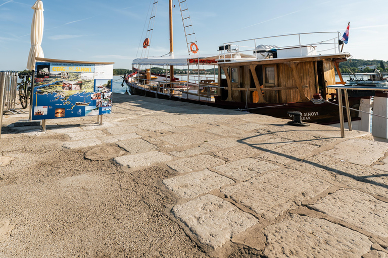 Rovinj: Red Island & Lim Fjord boat tour with BBQ & Swimming