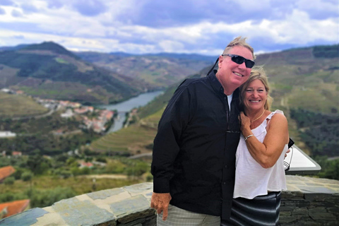 Porto: Private Tour durch das Douro-Tal mit Portweinverkostung und Mittagessen