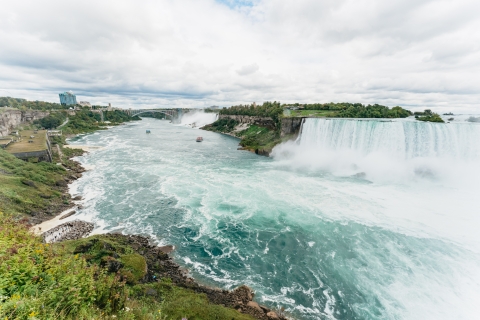 Toronto: Niagarafälle Tagesausflug mit BootsfahrtNiagarafälle Tagestour mit Kreuzfahrt & Niagara on the Lake