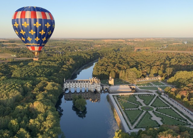 Visit Hot Air Balloon Flight above the Castle of Chenonceau in Loches and Chenonceau