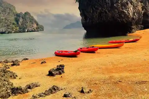 Ko Lanta: Sea Cave Kayaking Adventure Mangrove with Lunch