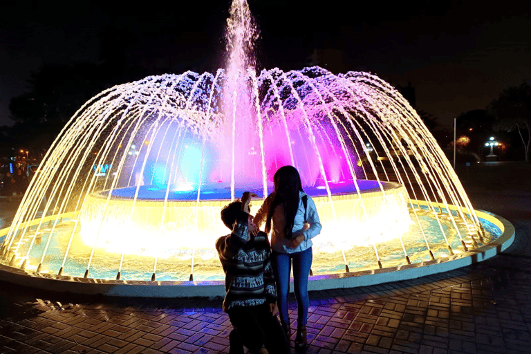 Lima: Tour del circuito magico dell&#039;acqua con spettacolo di luci e servizio di prelievoLima: tour dello spettacolo di luci del circuito dell&#039;acqua magica con prelievo