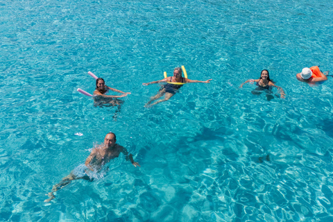 Excursión a la Laguna Azul con tobogán, música y traslado desde PafosCrucero por la Laguna Azul con tobogán, música y traslado desde Pafos