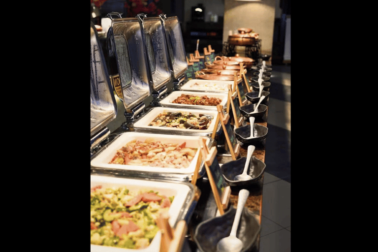 بوفيه بوراكاي ماندارين باي الدولي للولائم والموسيقى الحيةبوفيه عشاء مع ضلع ومأكولات بحرية وأطباق 