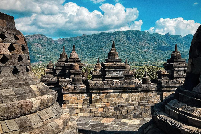Randonnée avec camping et visite du mont Merbabu et de Borobudur (2 jours/1 nuit)Randonnée et visite du mont Merbabu et de Borobudur (2 jours, 1 nuit)