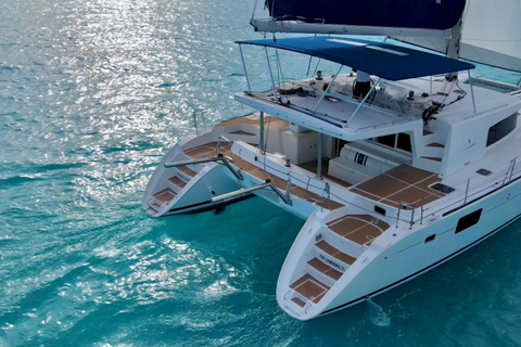 Van Riviera maya; catamaran alleen voor volwassenen naar isla mujeres