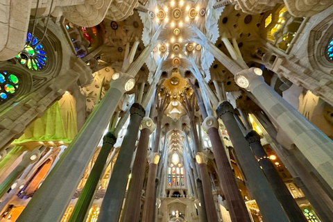 Barcelona: Zwiedzanie Sagrada Família z pominięciem kolejkiBarcelona: Wycieczka do Sagrada Família z wejściem bez kolejki