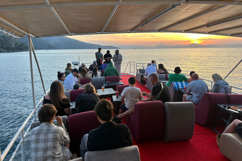 Fethiye Sunset Cruise with Dinner, Swimming Break, and Entertainment Fethiye Sunset Dinner Cruise with Swimming Break and Entertainment