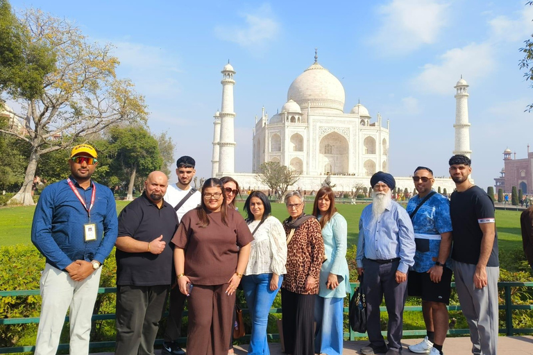 Taj Mahal Express Entry Tour – Priority Entry, No Waiting Tour with Private Car, Driver, Tour Guide and Entry Tickets