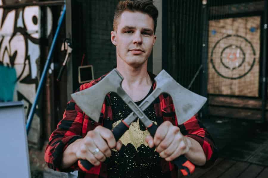 Riga: Axtwerfen und Messerwerfen erleben. Foto: GetYourGuide Riga: Axtwerfen und Messerwerfen erleben. Foto: GetYourGuide